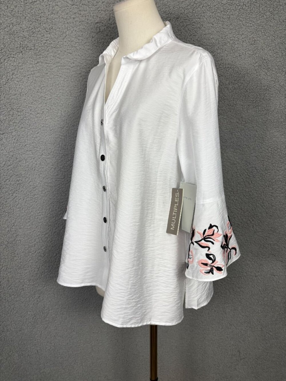 Multiples White Button-Up Blouse W/ Embroidered Floral Sleeves Size PM NWT's - Picture 4 of 8